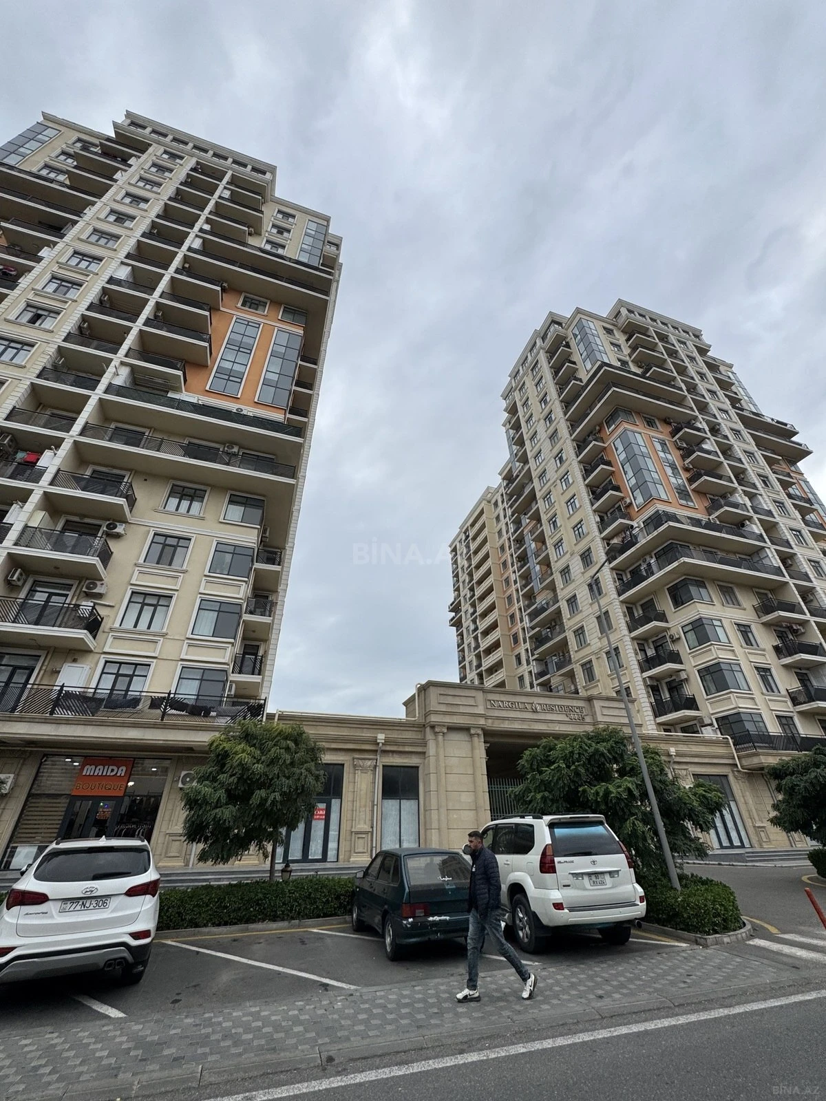 Satılır 3 otaqlı mənzil 118 m²