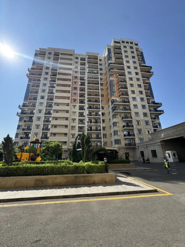 Satılır 3 otaqlı mənzil 118 m²