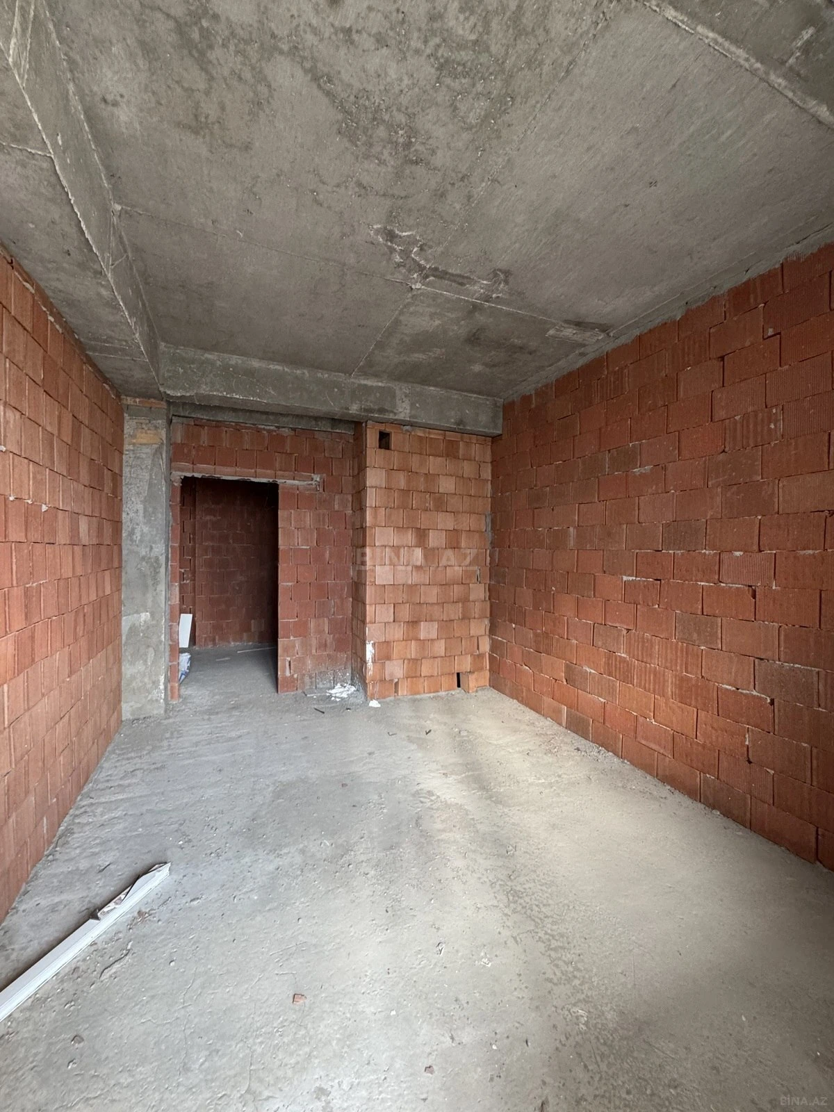 Satılır 3 otaqlı mənzil 118 m²