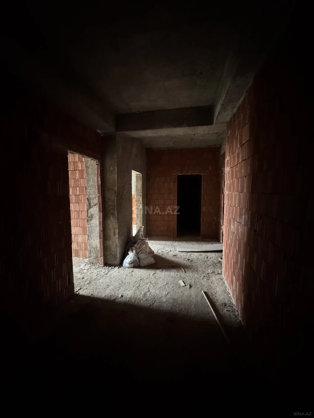 Satılır 3 otaqlı mənzil 118 m²