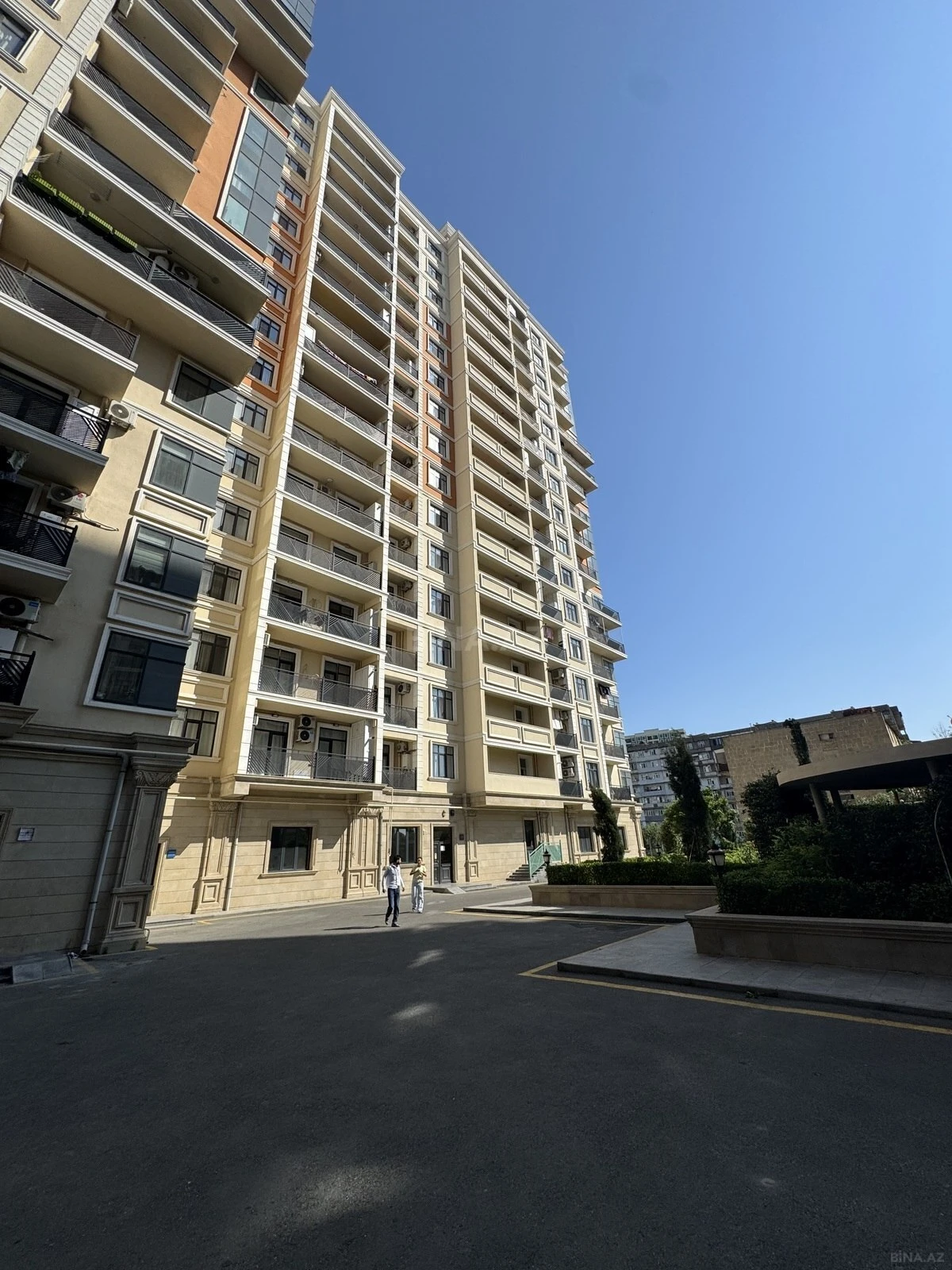 Satılır 3 otaqlı mənzil 118 m²