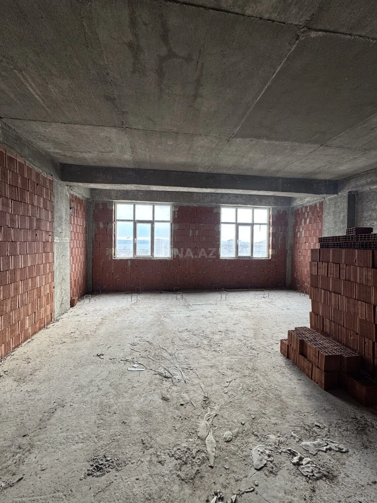 Satılır 3 otaqlı mənzil 118 m²