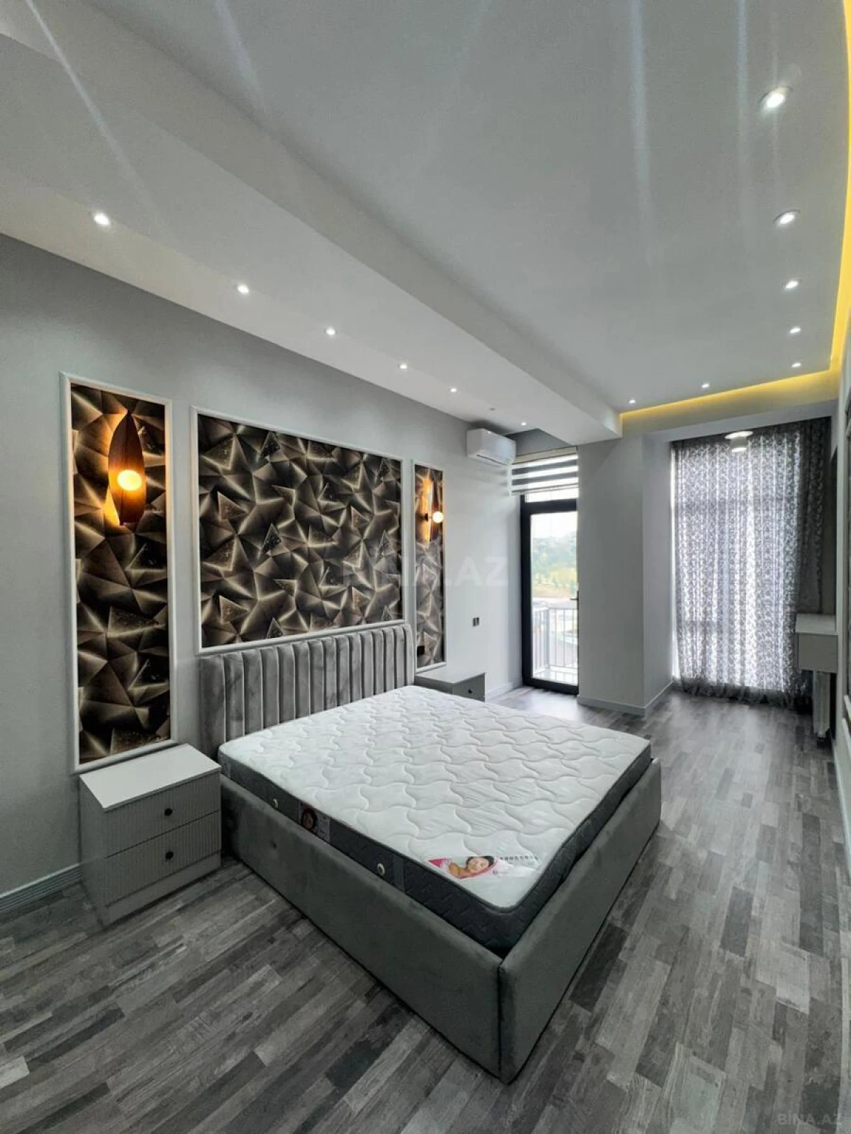 Satılır 4 otaqlı mənzil 132 m²