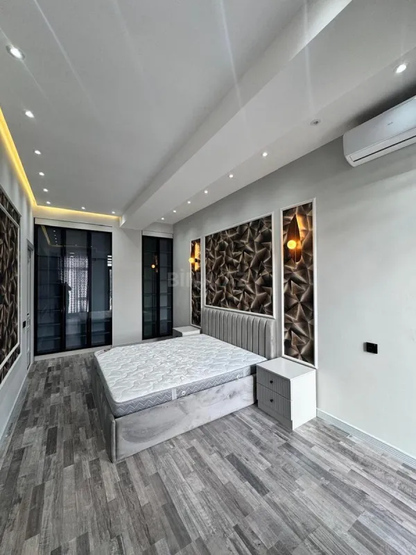 Satılır 4 otaqlı mənzil 132 m²