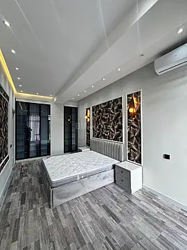 Satılır 4 otaqlı mənzil 132 m²