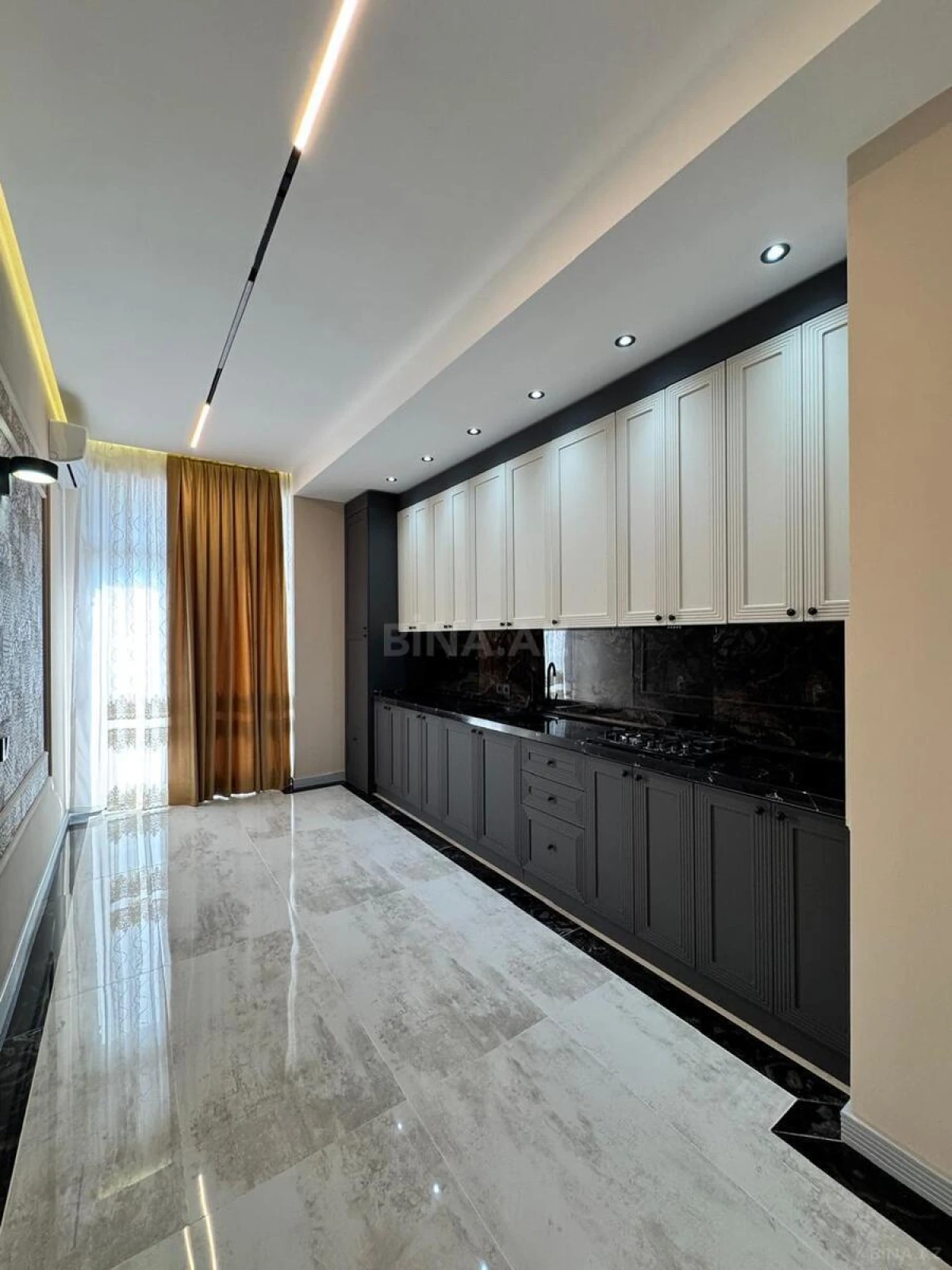 Satılır 4 otaqlı mənzil 132 m²