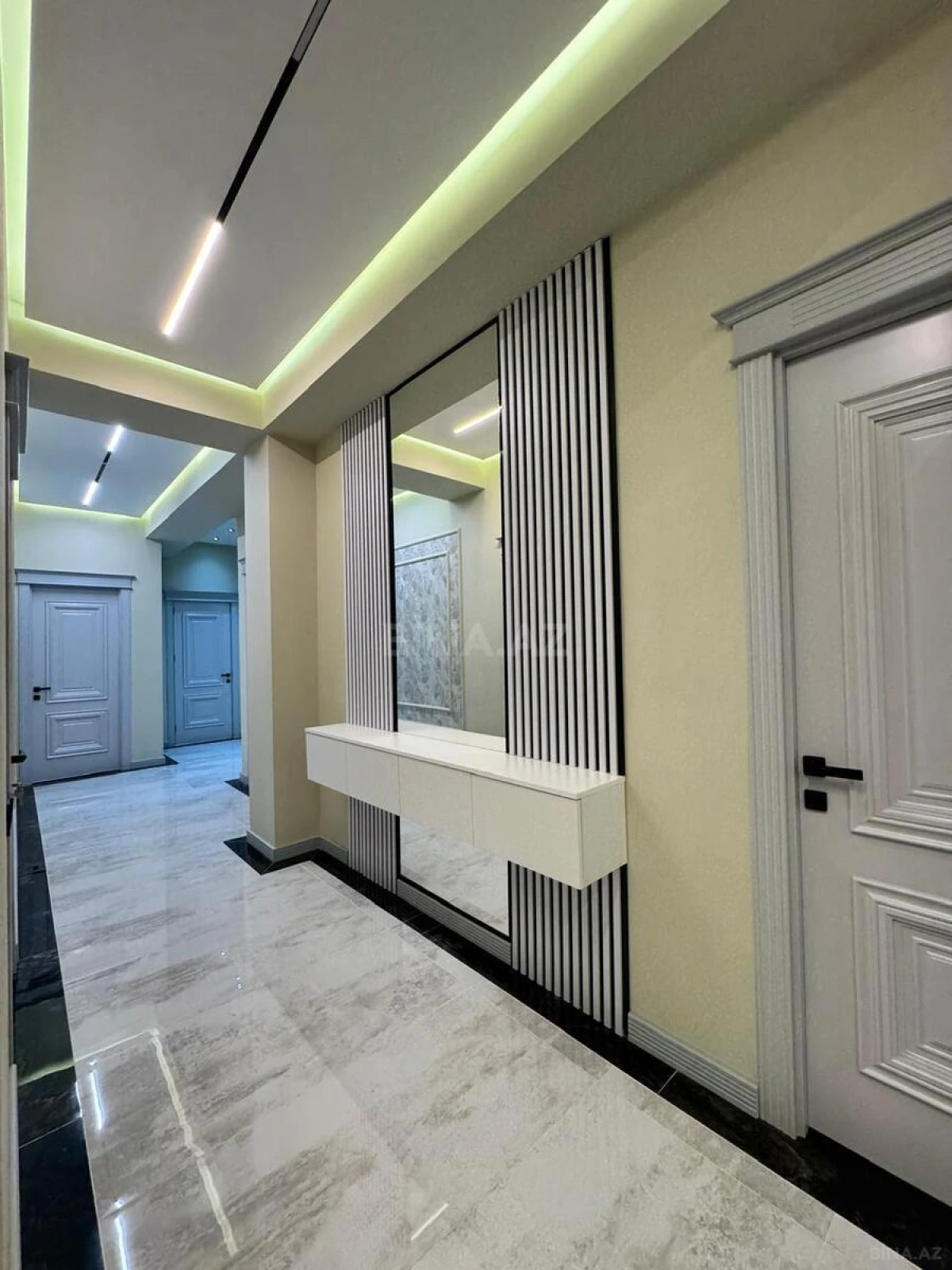 Satılır 4 otaqlı mənzil 132 m²