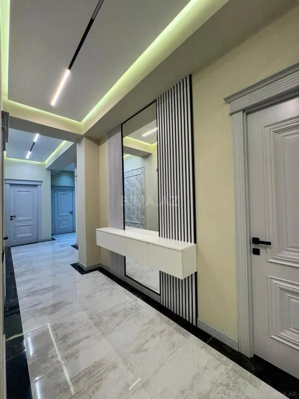 Satılır 4 otaqlı mənzil 132 m²