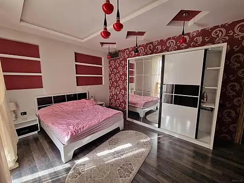 Kirayə verilir 3 otaqlı mənzil 165 m²