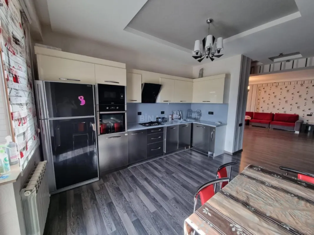 Kirayə verilir 3 otaqlı mənzil 165 m²