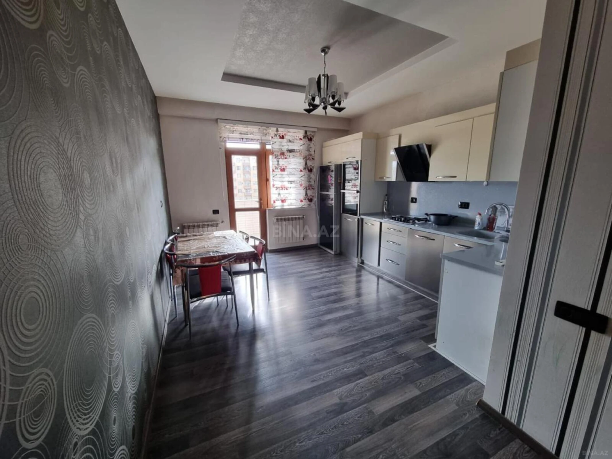 Kirayə verilir 3 otaqlı mənzil 165 m²