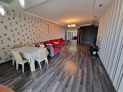 Kirayə verilir 3 otaqlı mənzil 165 m²