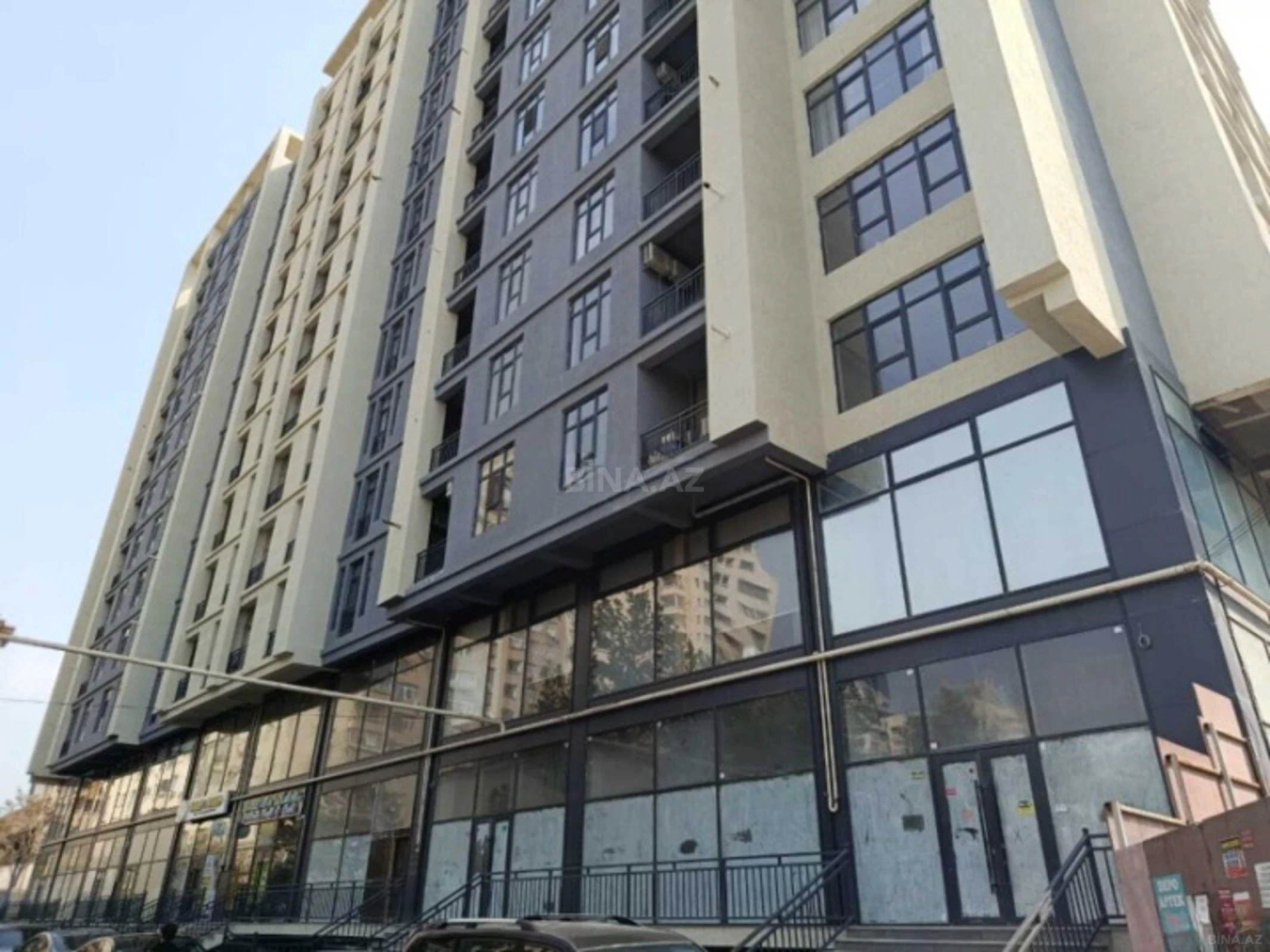 Satılır 4 otaqlı mənzil 181 m²