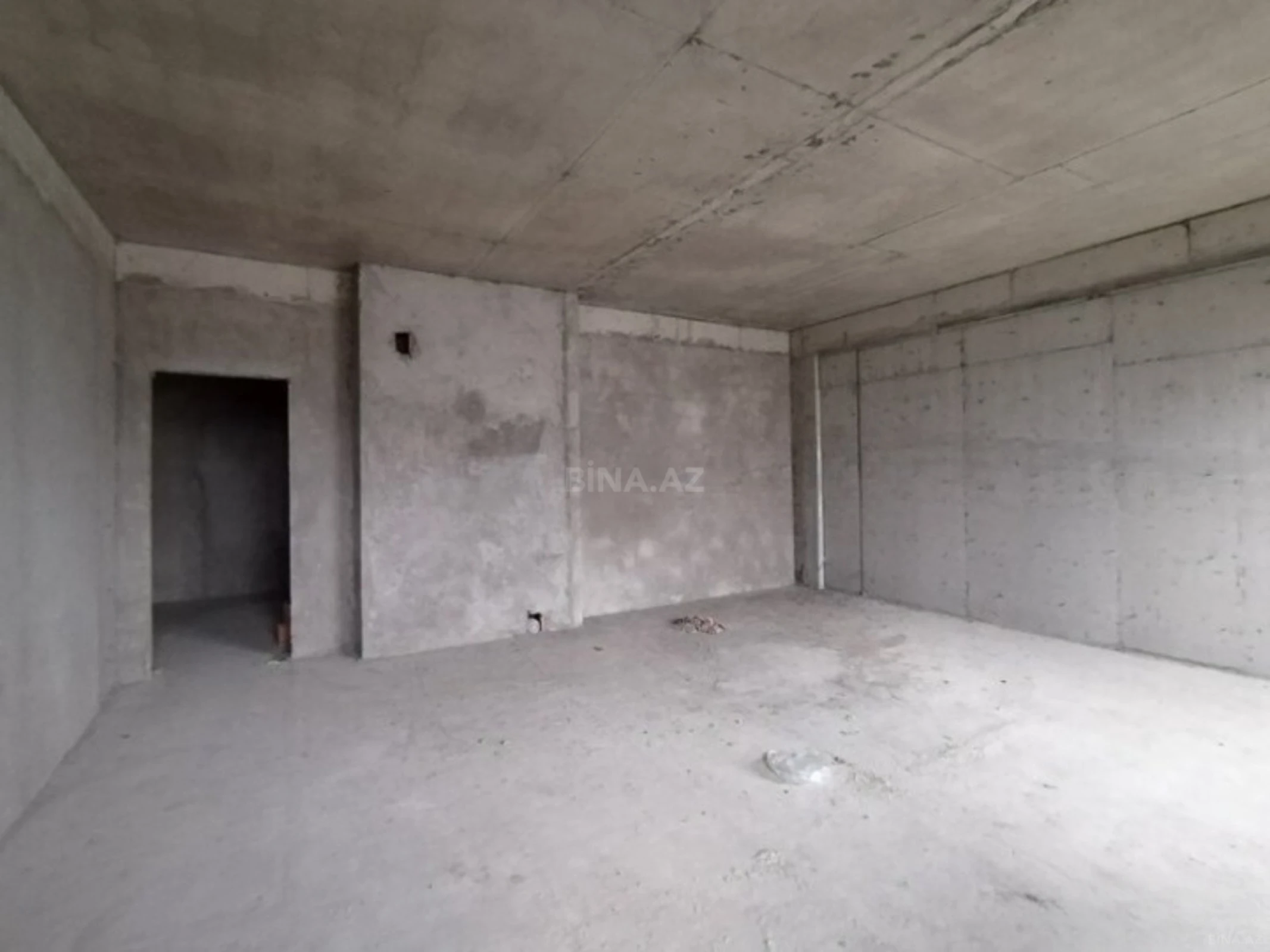 Satılır 4 otaqlı mənzil 181 m²