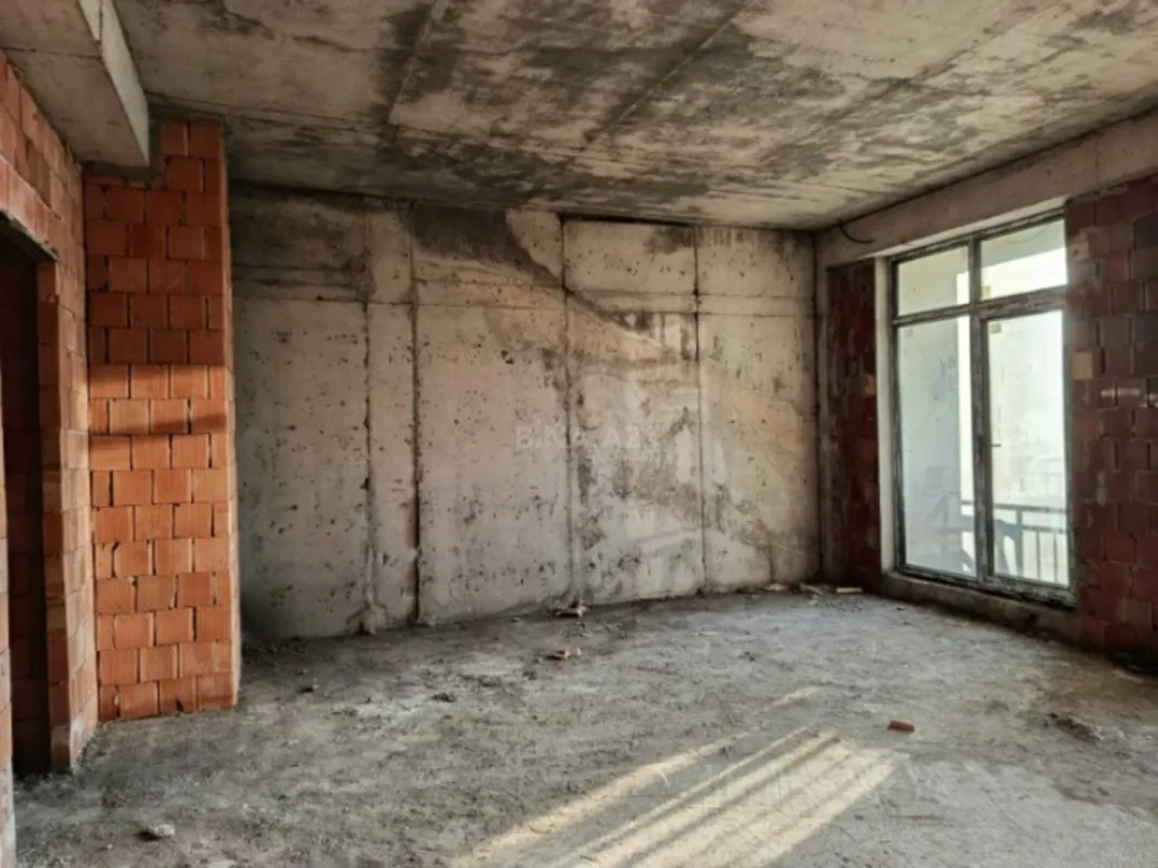 Satılır 4 otaqlı mənzil 181 m²