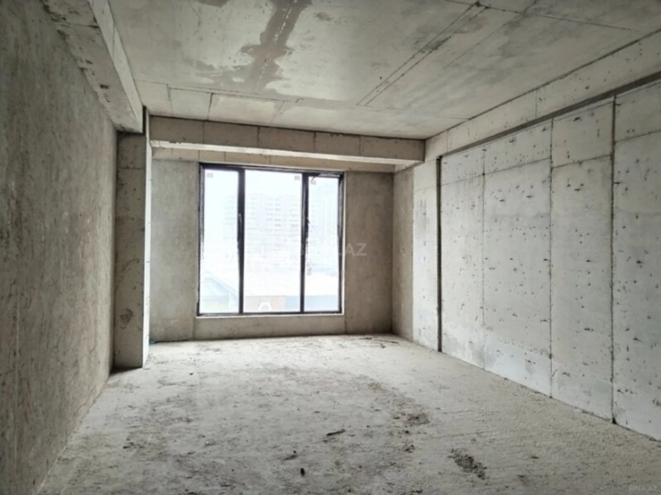 Satılır 4 otaqlı mənzil 181 m²