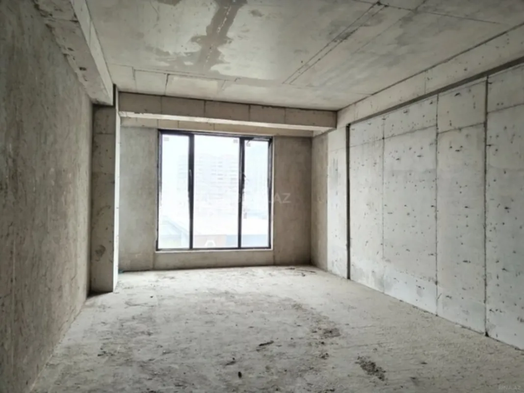 Satılır 4 otaqlı mənzil 181 m²