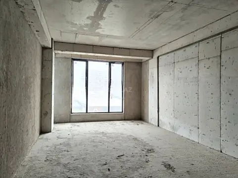Satılır 4 otaqlı mənzil 181 m²