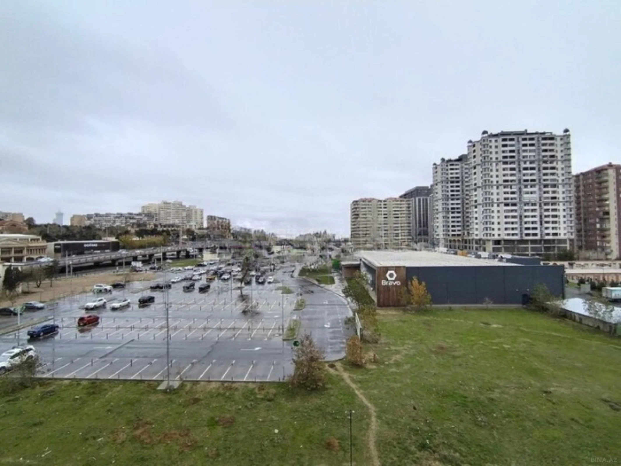 Satılır 4 otaqlı mənzil 181 m²