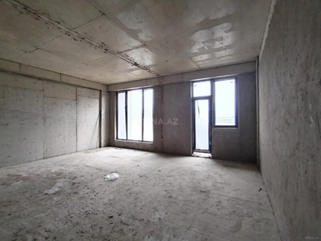 Satılır 4 otaqlı mənzil 181 m²