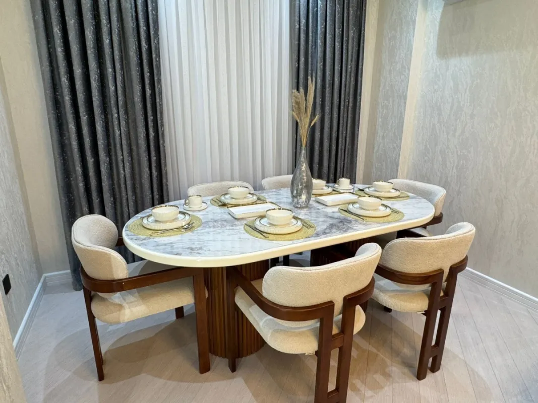 Kirayə verilir 2 otaqlı mənzil 90 m²