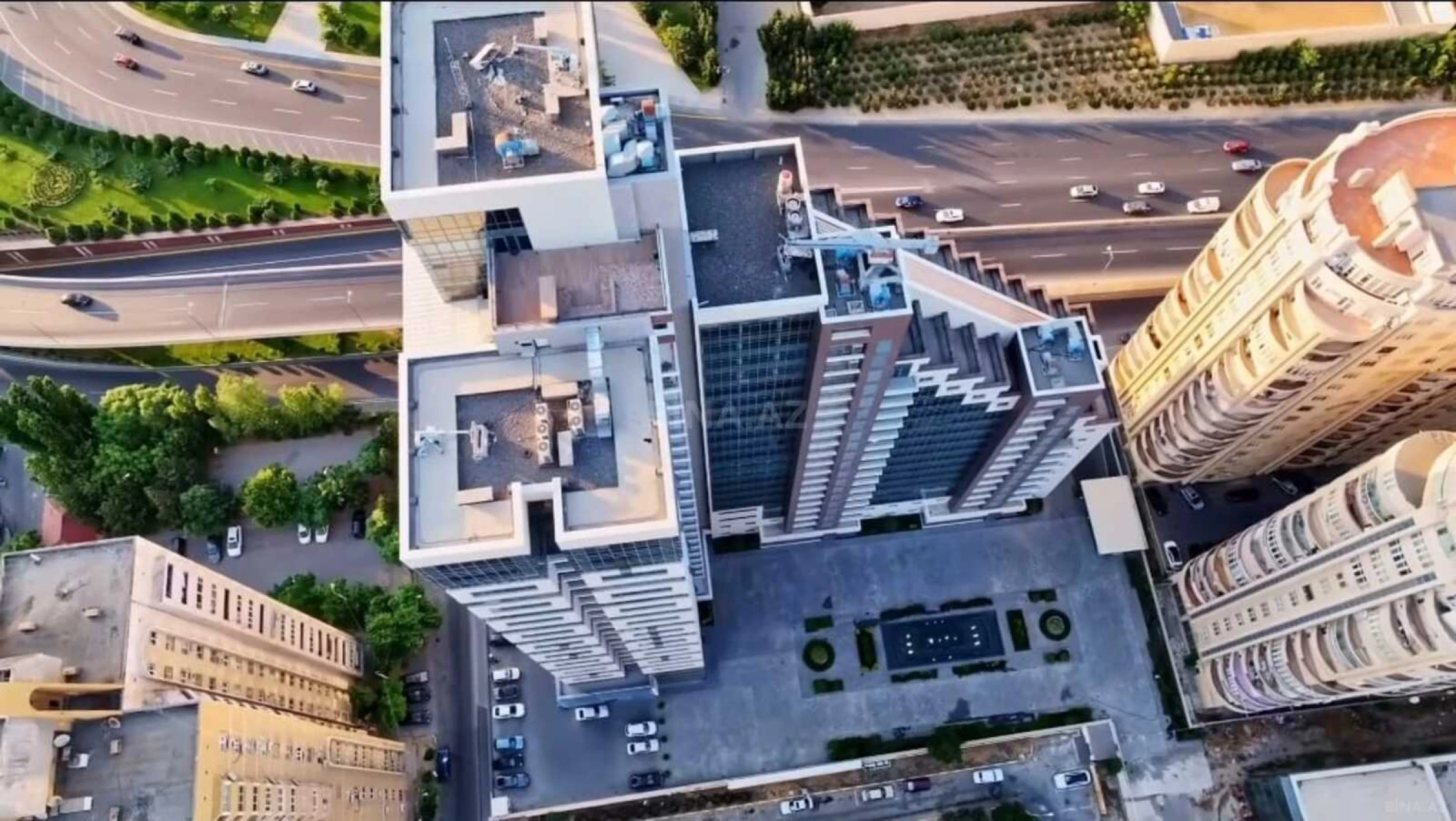 Satılır 2 otaqlı mənzil 95 m²