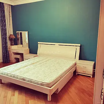 Satılır 4 otaqlı mənzil 175 m²