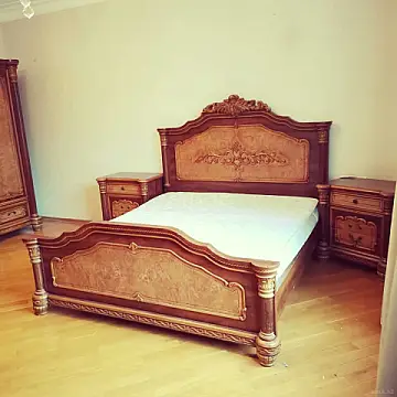 Satılır 4 otaqlı mənzil 175 m²