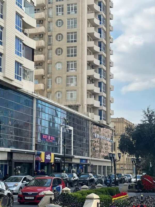 Kirayə verilir 3 otaqlı mənzil 130 m²