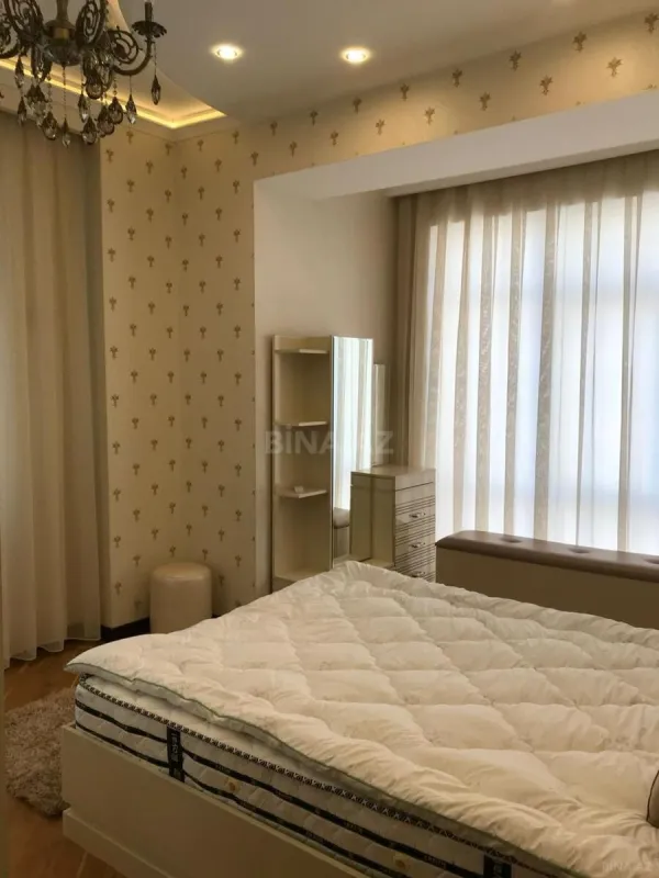 Kirayə verilir 3 otaqlı mənzil 130 m²