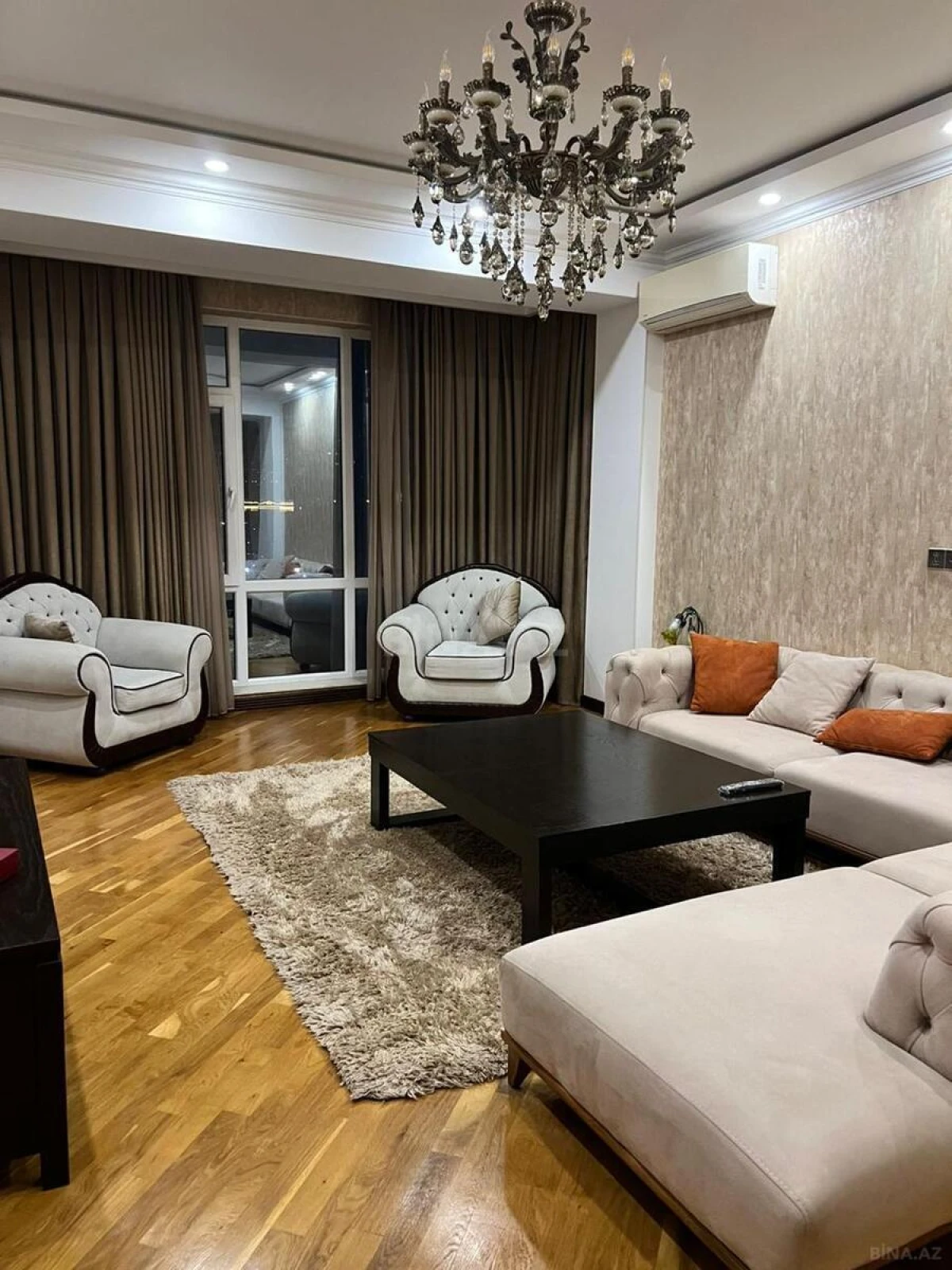 Kirayə verilir 3 otaqlı mənzil 130 m²