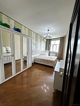 Satılır 3 otaqlı mənzil 124 m²