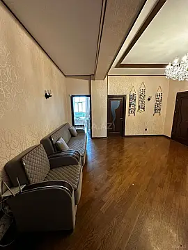 Satılır 3 otaqlı mənzil 124 m²