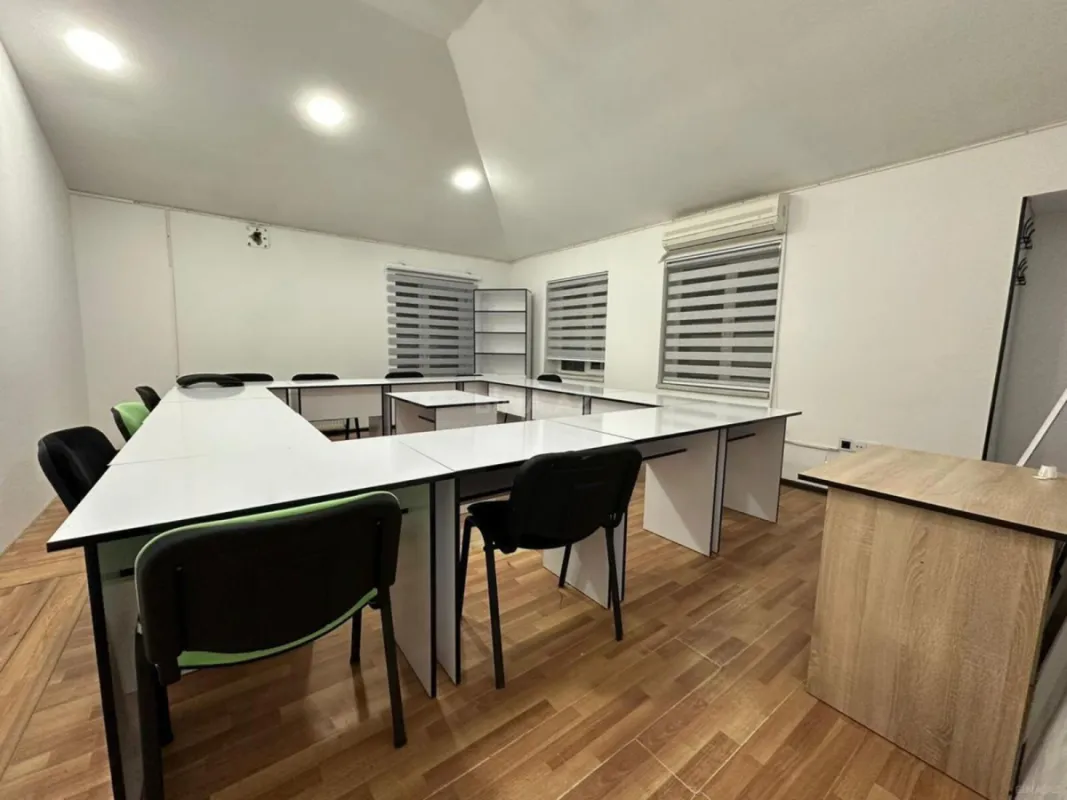 Kirayə verilir 4 otaqlı ofis 135 m²