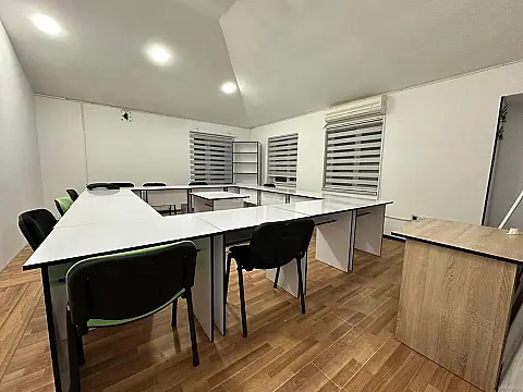 Kirayə verilir 4 otaqlı ofis 135 m²