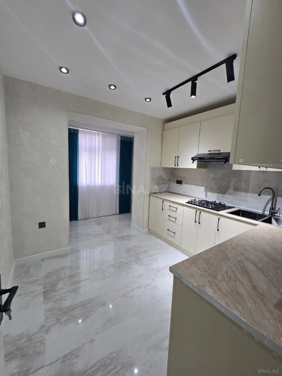 Satılır 3 otaqlı mənzil 82 m²