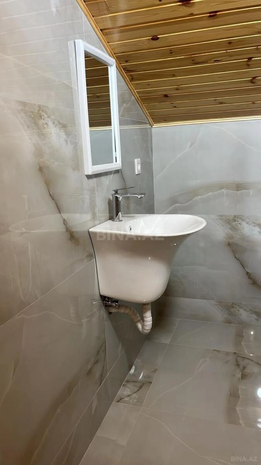 Kirayə verilir 2 otaqlı mənzil 75 m²