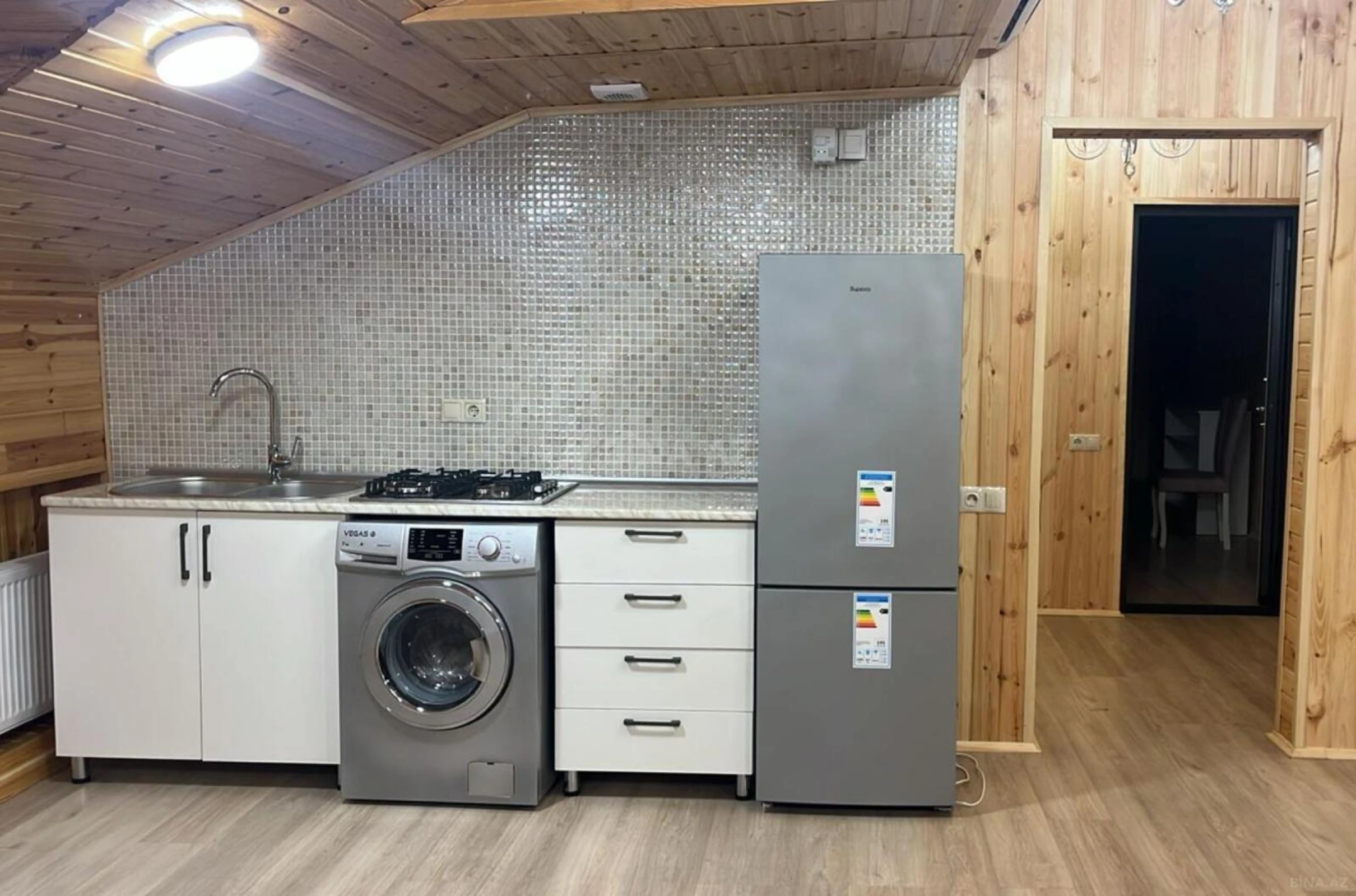 Kirayə verilir 2 otaqlı mənzil 75 m²