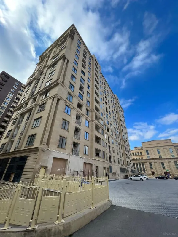 Satılır 3 otaqlı mənzil 155 m²