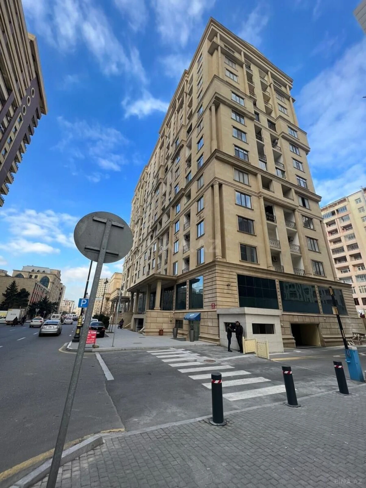 Satılır 3 otaqlı mənzil 155 m²