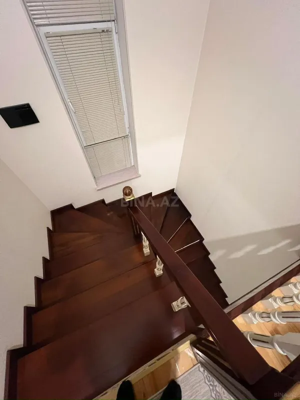 Satılır 6 otaqlı həyət evi 200 m²