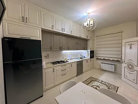 Satılır 6 otaqlı həyət evi 200 m²
