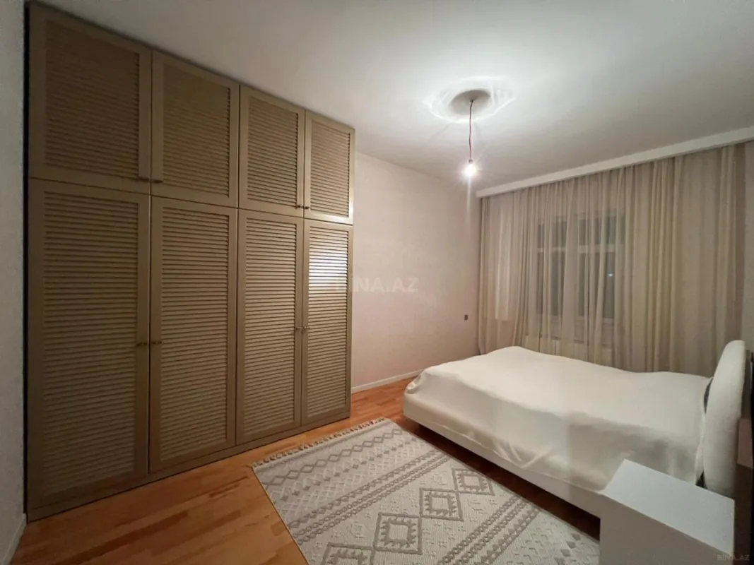 Satılır 6 otaqlı həyət evi 200 m²