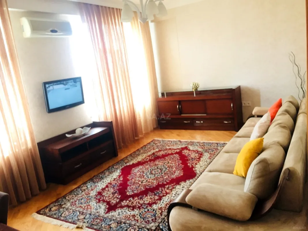 Kirayə verilir 2 otaqlı mənzil 60 m²
