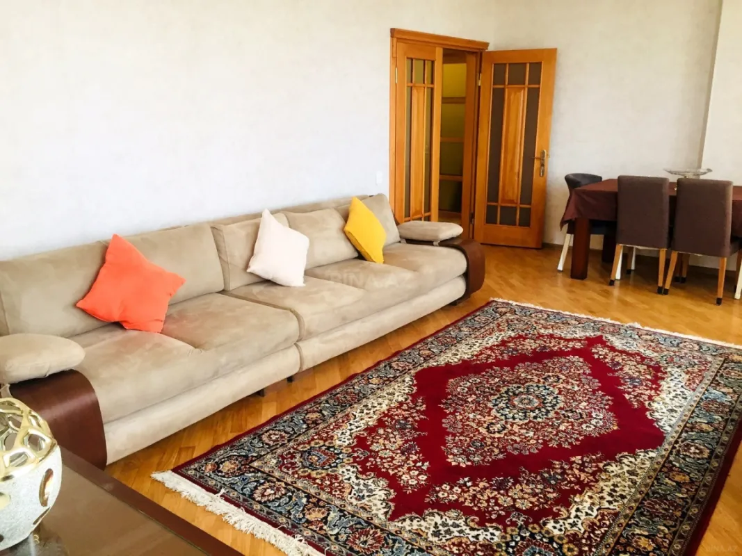 Kirayə verilir 2 otaqlı mənzil 60 m²