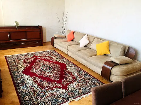 Kirayə verilir 2 otaqlı mənzil 60 m²