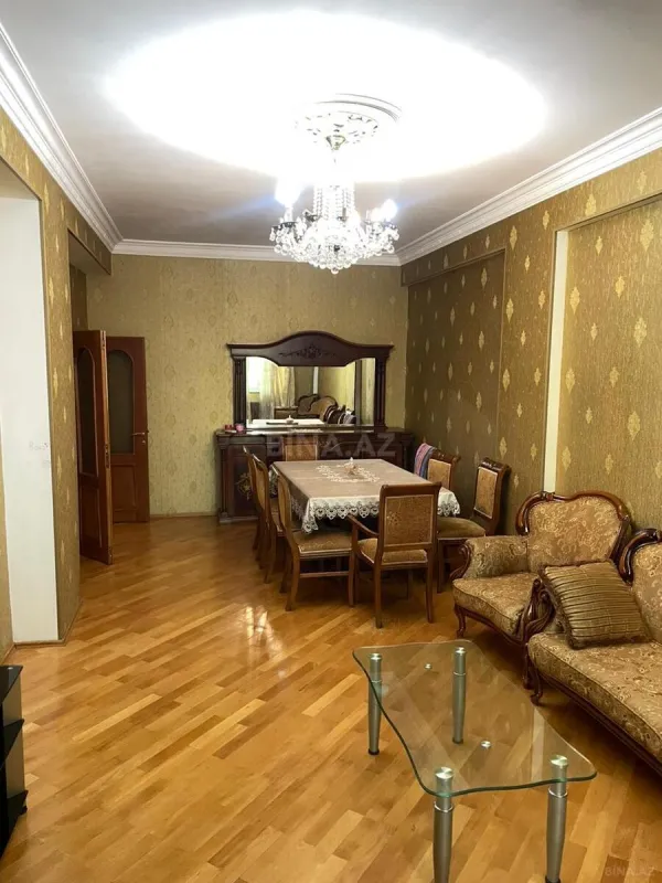 Kirayə verilir 4 otaqlı mənzil 160 m²