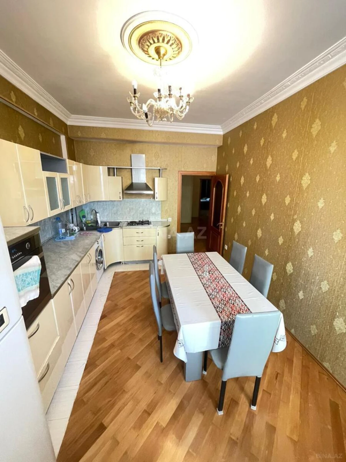 Kirayə verilir 4 otaqlı mənzil 160 m²