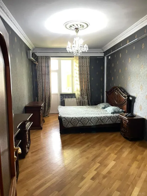 Kirayə verilir 4 otaqlı mənzil 160 m²