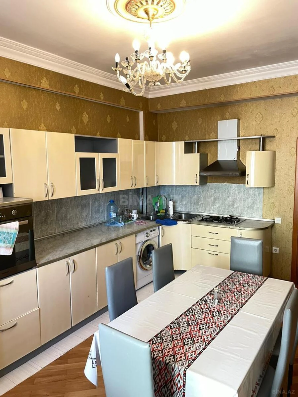 Kirayə verilir 4 otaqlı mənzil 160 m²